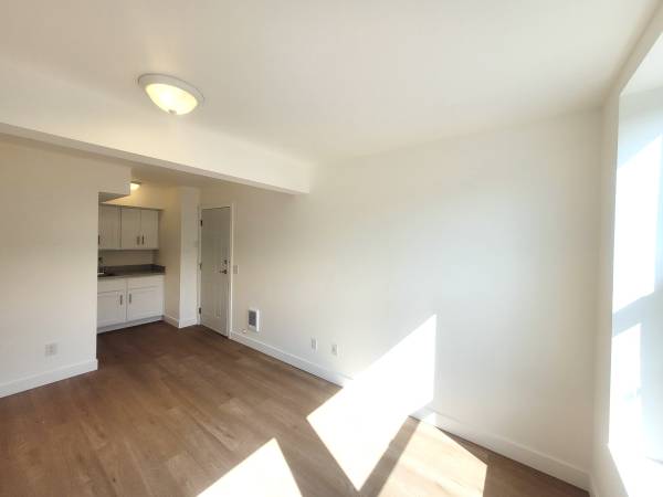 $417 / 185ft2 - 185 Sqft Commercial Space in Downtown Blaine - #5 (Blaine)63935190408195122