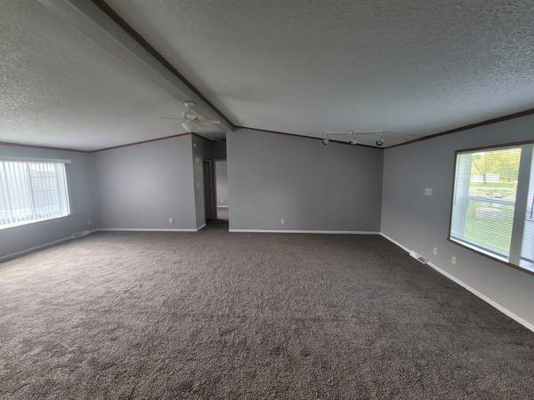 $548 / 3br - 1960ft2 - DISPONIBLE @ Stonecrest Manor (Marion, Indiana)63680212133635121