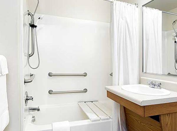 $1,200 / 1br - NEW MONTH RATE in Chattanooga - Furnished Room w WiFi & Fresh Sheets! (Chattanooga)63993077034371124
