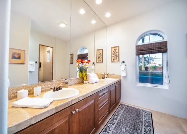 $7999.00 / 3br - Luxurious 3BR Retreat with Built-in BBQ & Spa63953071351043121