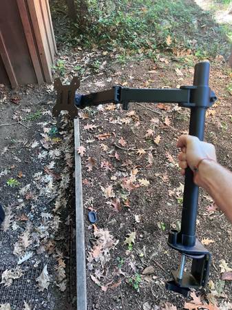 Monitor Arm / Desk mounted screen stand 1