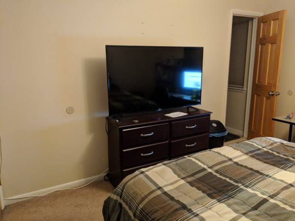 $1,000 / 1br - Master bedroom in townhouse w/ private bathroom (Reston)64040363603842121