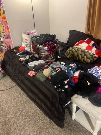 Like new MattressFirm adjustable bed frame and mattress 1