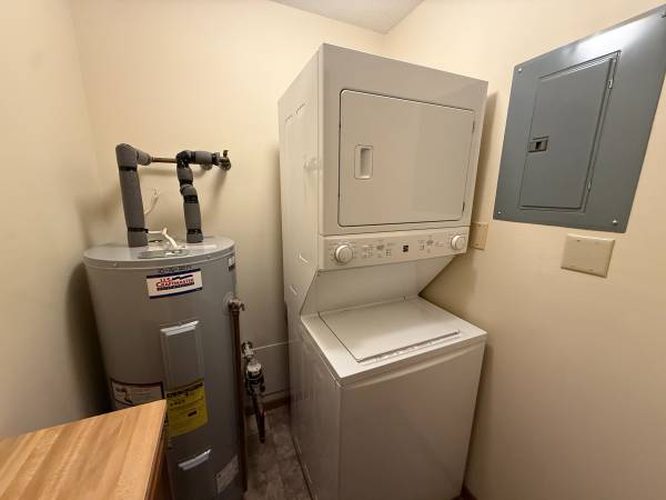 $825 / 2br - 700ft2 - 2BR/1BA + Garage – Cat Friendly – $825/mo – Available NOW (Menomonie, WI)63845958928515124
