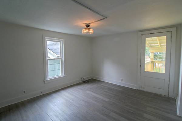 $120,000 2-unit home with LAND CONTRACT TERMS AVAILABLE! (Kalamazoo, MI)64151605282818124