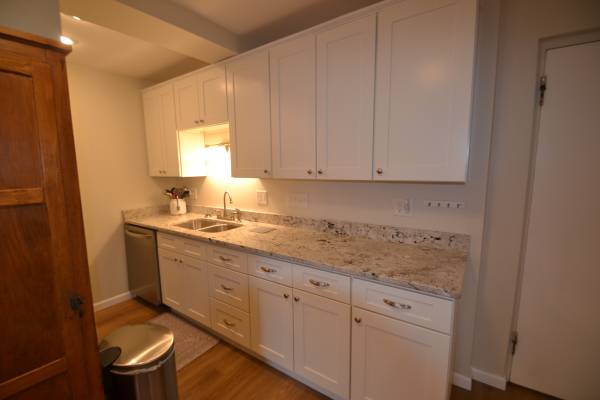 $1,295 / 1br - 600ft2 - R-6 Furnished 1BR Center City location (Cincinnati)63974471778435124