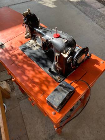 PFAFF 130 ZIG ZAG SEWING MACHINE 1