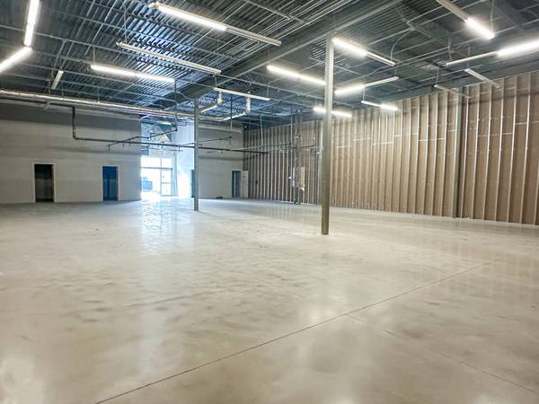 $3,000 Flex/Negocio en Incubadora en Alquiler en Ontario | Puertas de Acceso para Autos | Muelles (Ontario)63749150164097122