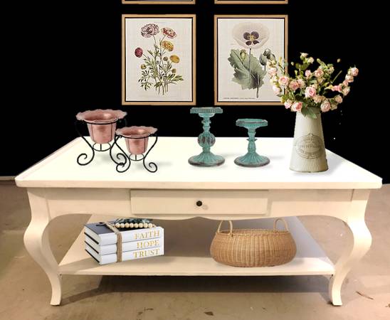 Large Coffee Table with 2 drawers and shelf 1