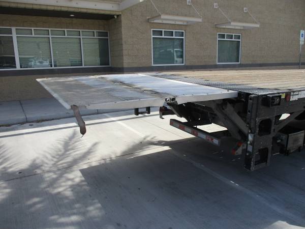 2016 Ford F650 24' - Photo 15