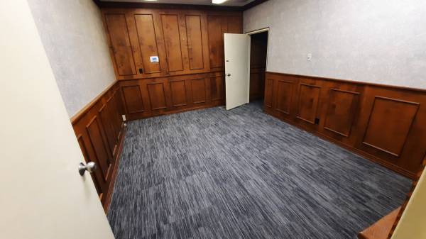 $415 / 455ft2 - ESPACIO COMERCIAL EN EL CENTRO, INCLUYE ESTACIONAMIENTO, ELECTRICIDAD Y AGUA - ALTA CIRCULACIÓN (Erwin)63839300628865123