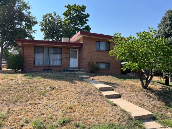 $2,595 / 3br - Amazing price amazing location 3+ bedroom house available 9/26 (Littleton)63849271801091120