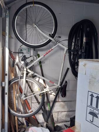 White Trek 800 bike 1