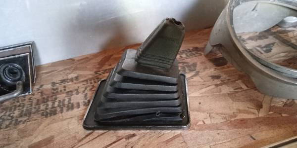 GM 3 SPEED MANUAL SHIFTER PLATE AND BOOT 1
