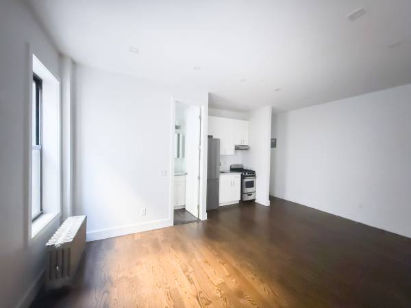 $3,057 / 1br - NO FEE / Rent Stabilized / Spacious Crown Heights 1-Bed 1-Bath (Crown Heights)63945363006594122