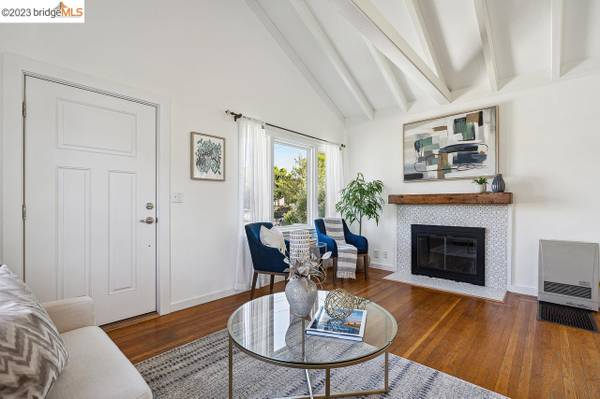 $2,000 / 1br - 717ft2 - Cozy and charming condo blend with nice garden (berkeley)64055521004417124