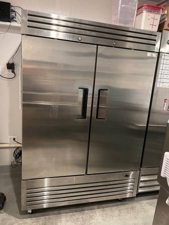 Double door commercial freezer 1