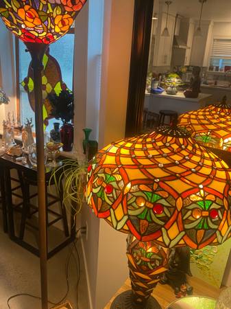 STAINED GLASS LAMPS & WINDOWS 1