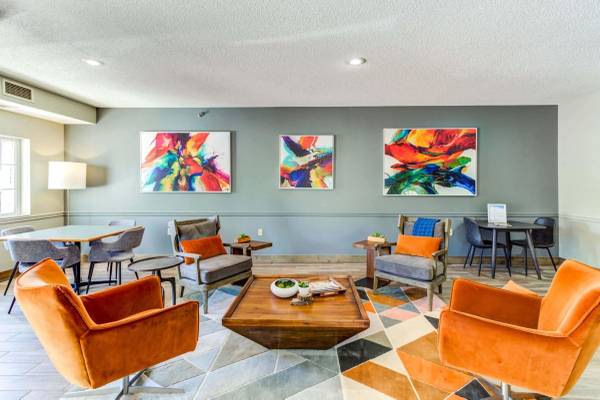 $1,655 / 2br - 1010ft2 - Acceso Controlado, Suite de Huéspedes Rentable, Persianas (110 E 1st St, Chaska, MN)63868701790721121