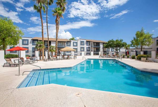 $910 / 1br - 726ft2 - Techos de 9 pies, ventiladores de techo, hidromasaje relajante (7700 E Speedway Blvd, Tucson, AZ)63674894904579123