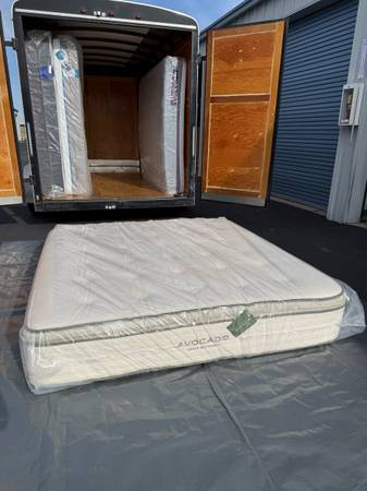 NEW KING SIZE AVOCADO MATTRESS PILLOW TOP HYBRID 1