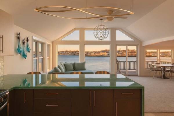 $1 / 3br - Stay at Rocky Neck Su (Gloucester, MA)63892102548995123