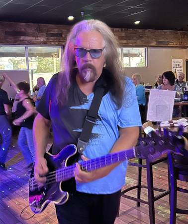 Bass Player Looking to play (Largo)63404975397763121
