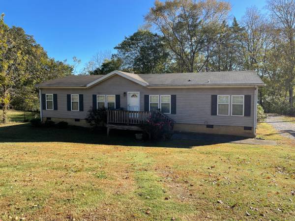 Beautifully maintained 1,920 sq ft manufactured home 1