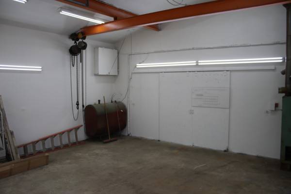 $1,750 / 1000ft2 - shop/office/parking (Warwick)64151600809987123