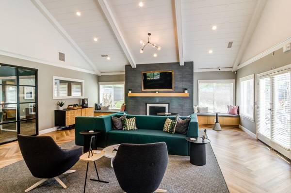 $2,035 / 3br - 1139ft2 - Package Lockers Accessible 24-hours, Sauna, Dishwasher64038879783170121