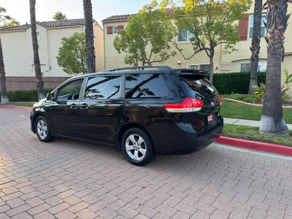2014 TOYOTA SIENNA LE - $6,500 (SAN DIEGO)63469758391555121