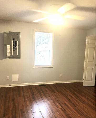 $1375.00 / 2br - 816ft2 - Amplia casa independiente de 2 habitaciones y 1 baño en un barrio acogedor, ubicada63869455709825123