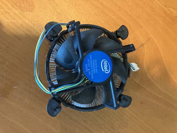 Intel Stock CPU Heatsink with Fan – LGA1151 Cooler 1