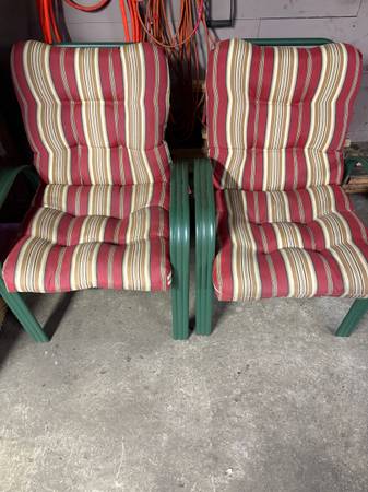 Two chairs with cushions 1