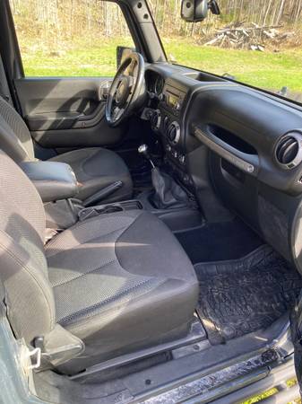 2016 Jeep Wrangler 2 door 5 speed - $12,500 (Warren)63622570733443121