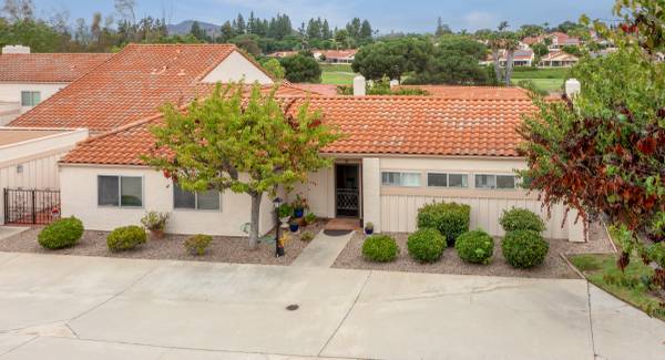 $698,000 / 2br - 1431ft2 - Beautiful Golf Course View Condo--55+ Oaks North-- $698,000 (Rancho Bernardo)64037387628163120
