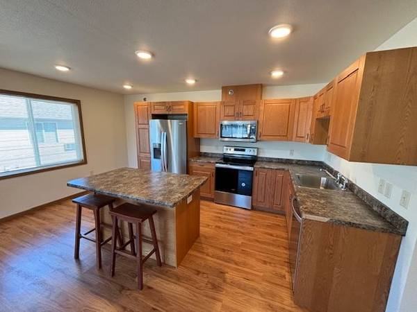 $995 / 2br - 925ft2 - 📍 2BR/1BA Unidad Superior | Disponible Nov 2025 | Acepta Mascotas | $995/mes (Eau Claire)63845959526273121