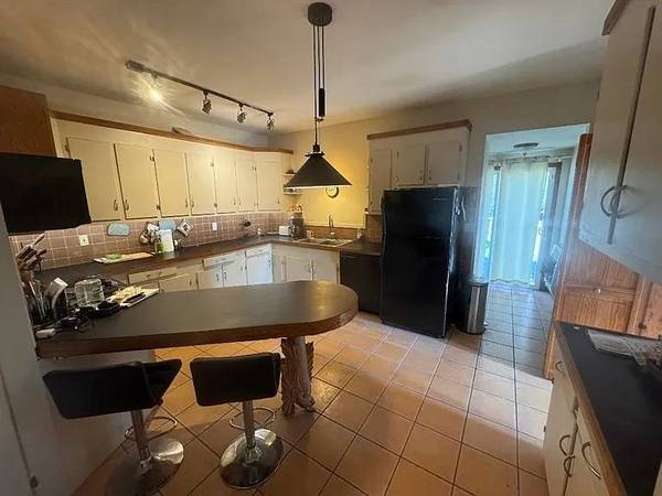 $1,750 / 2br - 950ft2 - 2br - 950ft2 - 2 Bedroom first floor, Parking, Central Air, Deck, Yar (Plaistow)63656212332033121