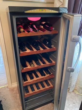 Enfriador/Bodega de vinos - $75 (Bethany)63471429978753123