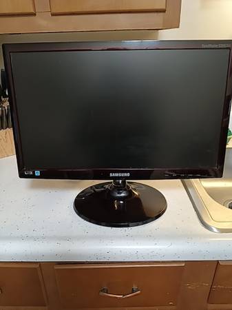 Samsung 20" Computer monitor/cord/power transformer - $30 (Holland, Ohio)63471030346371120