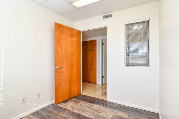 $350 / 75ft2 - Private Office in Renovated Building (Rolando / SDSU / La Mesa)63998606303490124