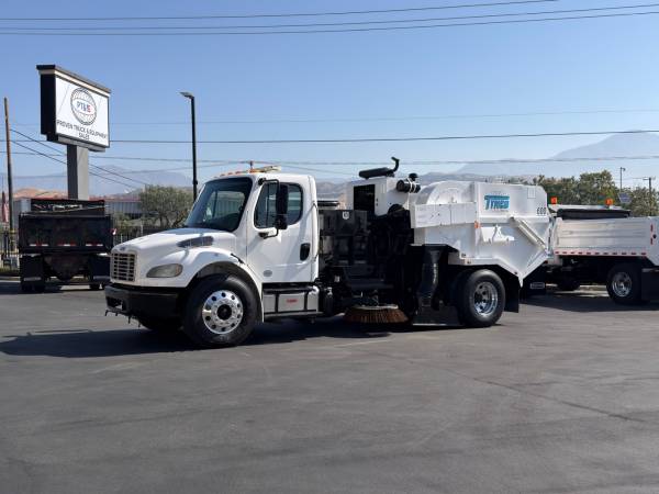 2016 Freightliner Tymco 600 Street Sweeper LOW MILES 1
