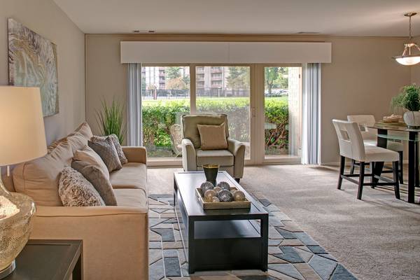 $1,299 / 1br - 870ft2 - 🌞¡Ofertas especiales!! OAKCREST TOWERS!! Llama a Marquita (Forestville)63896033420803122