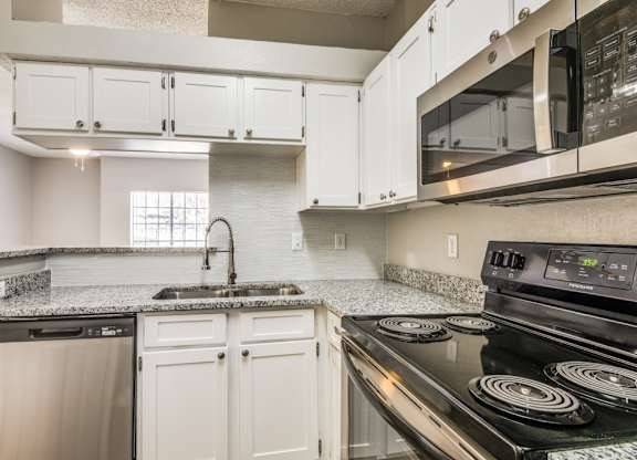 $1,390 / 2br - 900ft2 - Gazebo sundeck, Two Sparkling Blue s, Refrigerator (1400 Esters Rd, Irving, TX)63796326864257122