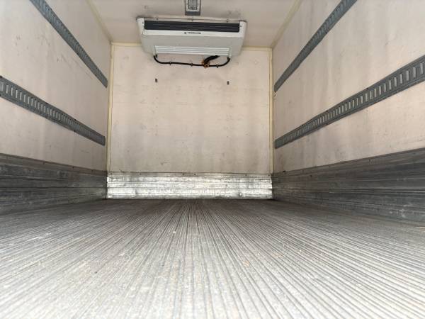 2015 Isuzu NQR 14' Reefer - Photo 12
