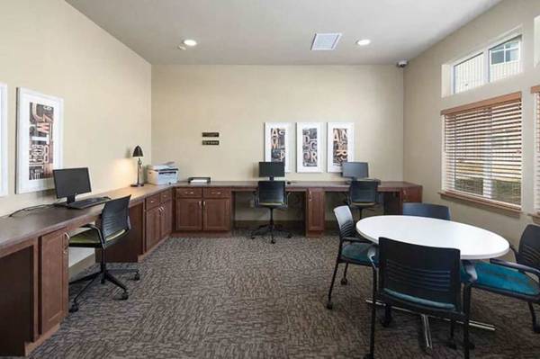 $1,589 / 2br - Full-Size Washer & Dryer, Breakfast Bar, Ceiling Fan (2401 NE 4 Seasons Ln, Vancouver, WA)64039222638339121