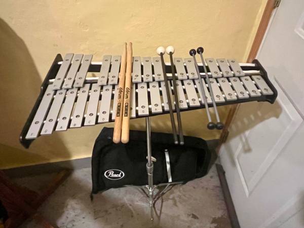 Pearl bells kit with stand and backpack case 1