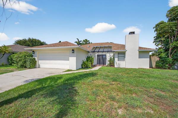 $3,650 / 3br - 1865ft2 - Beautifully Renovated 3 bed Lake View Home ~ Fenced in Backyard (Wellington - 33414*)64049276244099120