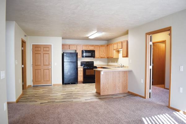 $1,120 / 2br - 1095ft2 - Garage Included, 2 Bed, in Minot ND (2820 5th Street Northwest, Minot, ND)63848522163715124