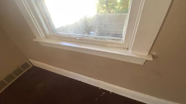 $700 / 2br - 800ft2 - 2 BEDROOM APT $700 East 140th by Lake Shore Blvd (North Collinwood- Lake Shore East 140th st)63939131753602123
